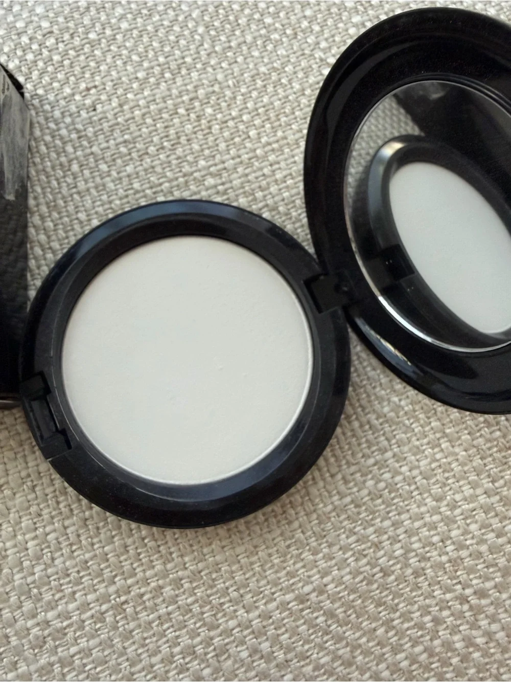 Discontinued Mac Prep and Prime pressed powder